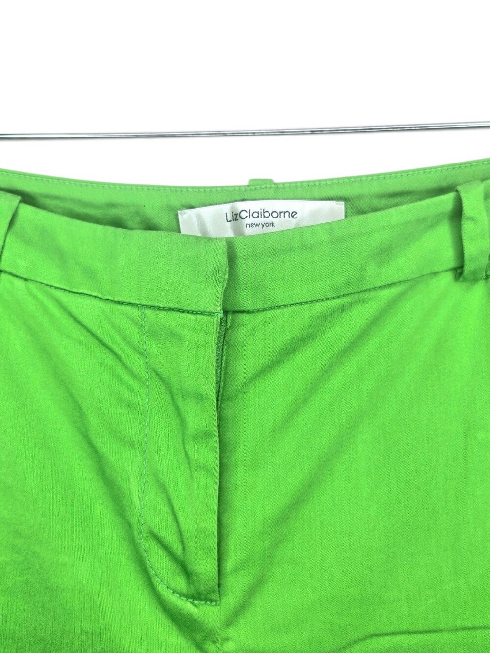 Liz Claiborne Jackie, bermuda shorts. Green, Size 10 - Picture 4 of 12